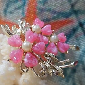 Vintage Thermoset Flower Brooch